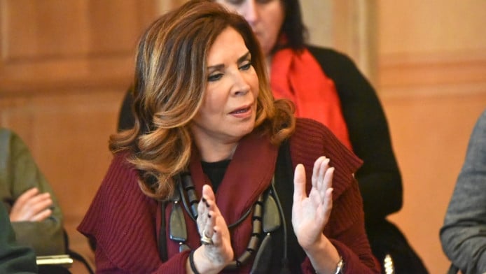 Εντυπωσιακή εμφάνιση της 72χρονης Ντενίση με μπικίνι! (ΦΩΤΟ)