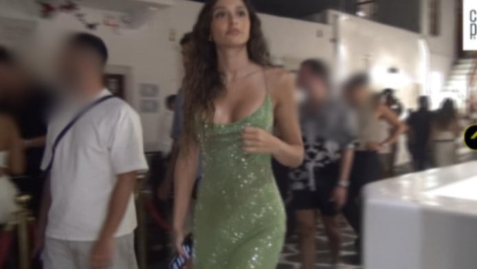 Χαμός με το outfit της Παναγιωτακοπούλου στα Ματογιάννια - Ντεκολτέ! (Vid)