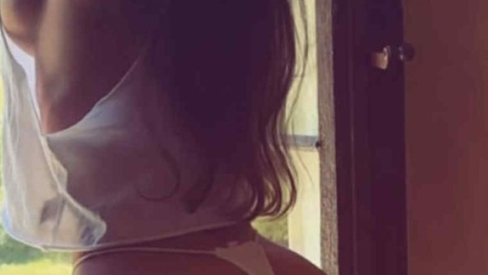Τρέλα! Διάσημη Ελληνίδα τα... διέλυσε όλα με ανύπαρκτο εσώρουχο (ΦΩΤΟ)