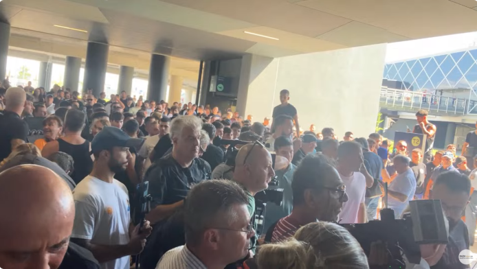 LIVE BINTEO από τη μεγάλη υποδοχή στον Ζαφείρη - Ασπρόμαυρο το αεροδρόμιο!