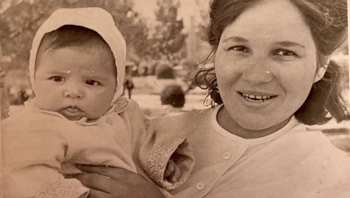 Αναγνωρίζετε το μωράκι της φωτογραφίας; Γνωστή πρωταγωνίστρια!