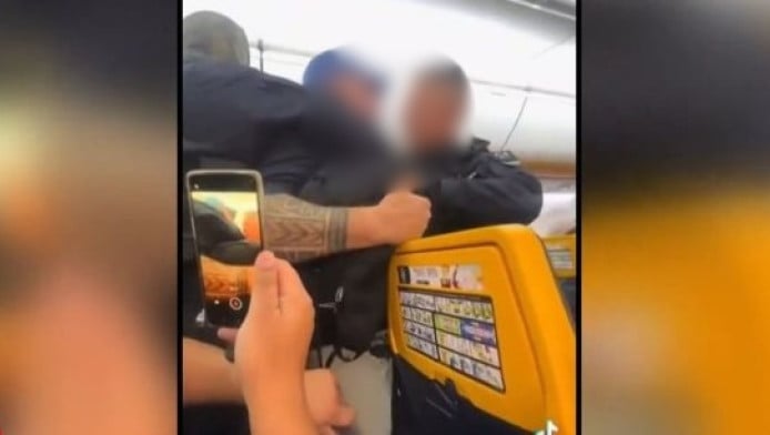 Χαμός σε πτήση γνωστής αεροπορικής εταιρείας - Tουρίστες προκάλεσαν πανικό