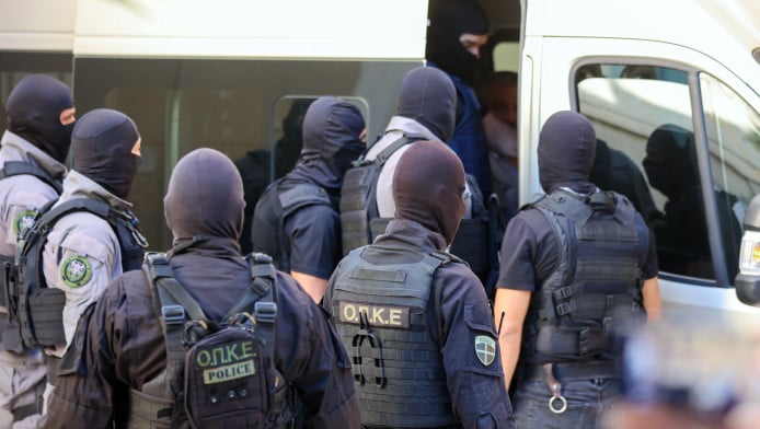 «Μη φοβάσαι γίγαντα, σ’ αγαπάμε»: Κύμα συμπαράστασης στον αρχιμαφιόζο
