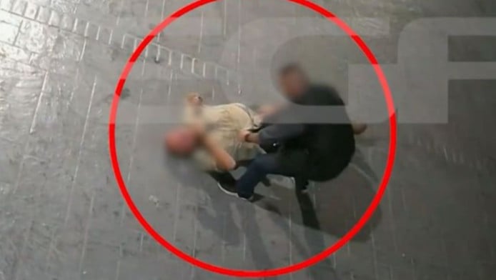 Καταδίωξη - Αθήνα: Η στιγμή που ο 20χρονος εκσφενδονίζει αστυνομικό (Vid)
