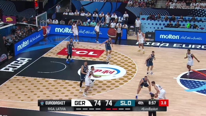 Eurobasket 2025: Το τρελό τρίποντο του Ομπστ που θύμισε Ναβάρο (ΒΙΝΤΕΟ)