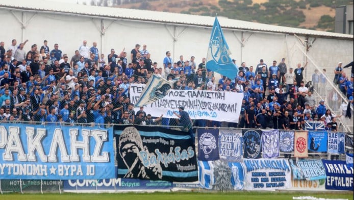 Δεν ξεχνάνε τα Τέμπη οι οπαδοί του Ηρακλή -Συνθήματα στο ματς με Καμπανιακό
