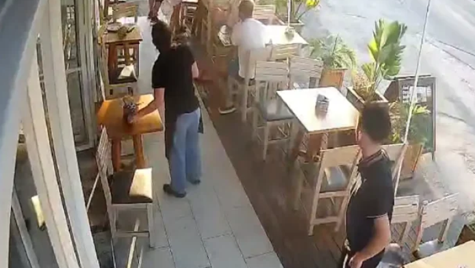 Χανιά: Σερβιτόρος έσωσε με λαβή Heimlich πελάτισσα από πνιγμό