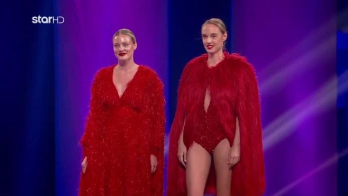 GNTM: "Aτύχημα" της Μιχαέλας στην πασαρέλα - Πετάχτηκε το στήθος (ΦΩΤΟ)