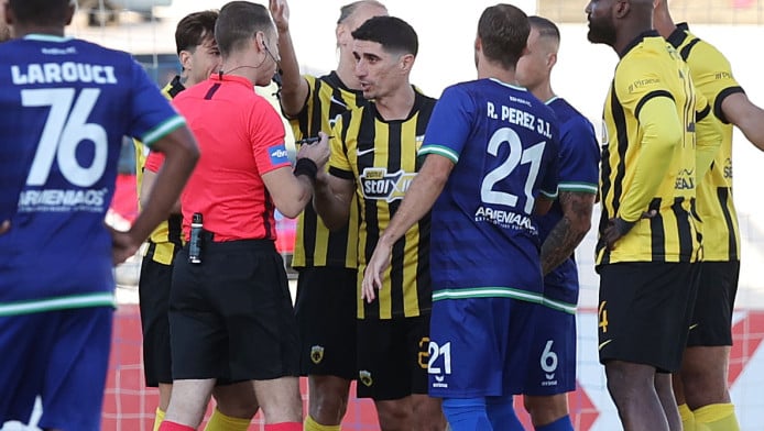Δεν... πιανόταν ο Τετέι - Ανατροπή και απευθείας κόκκινη στον Ρέλβας! (Vid)
