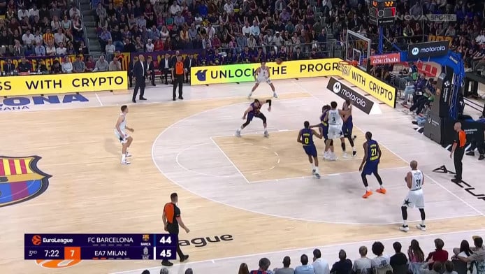 Εμφατικό κάρφωμα του Μπολμάρο στο καλάθι της Μπαρτσελόνα (ΒΙΝΤΕΟ)