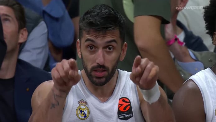 Τρελάθηκε ο Καμπάτσο με τους διαιτητές - Οι χειρονομίες και η κλωτσιά (Vid)