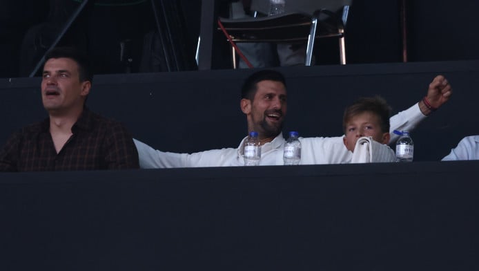 Τραγουδούσε σύνθημα και στο ΣΕΦ ο Τζόκοβιτς (ΒΙΝΤΕΟ)