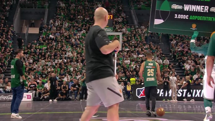 Το έβαλε από το κέντρο με φανέλα Ναν και πήρε 3.000 ευρώ (BINTEO)