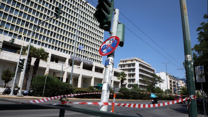 Άναψε πορτοκαλί: Περνάω ή όχι - Τι ορίζει ο νέος ΚΟΚ, πόσο το πρόστιμο