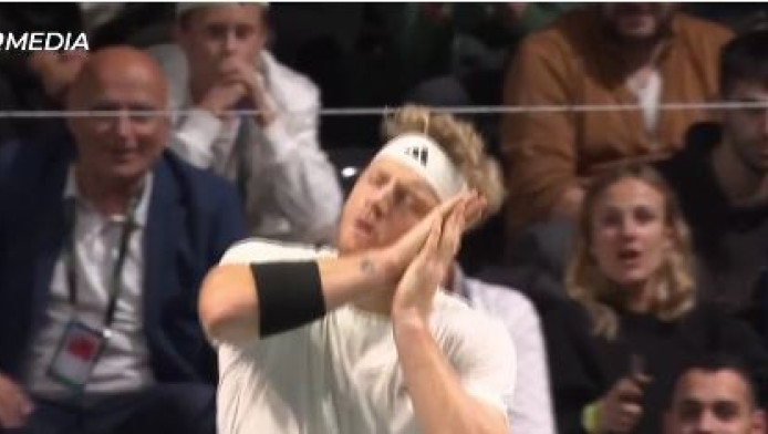 Τενίστας δέχθηκε αποδοκιμασίες και... έστειλε για ύπνο το κοινό (ΒΙΝΤΕΟ)