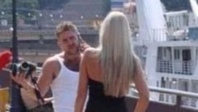 Τρελό σκηνικό με δυο κολλητές: Αν κάνουν αυτό δημόσια... (ΦΩΤΟ)