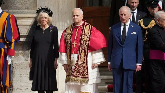 Το είδαμε κι αυτό! Ποιον διώχνει από την έπαυλη ο βασιλιάς Κάρολος