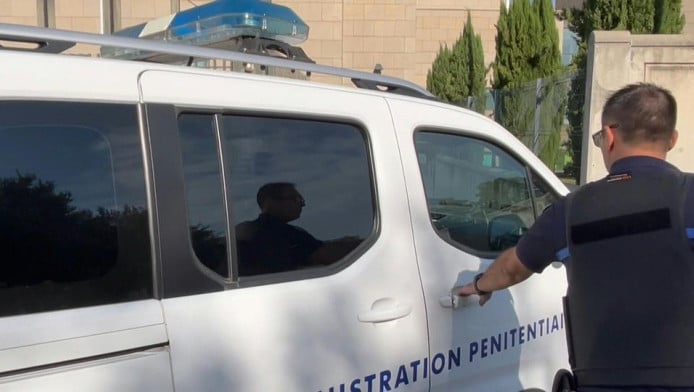 Αποκάλυψη-σοκ: "Με βίαζε πρώην πρωθυπουργός - Ηδονιζόταν να..."!
