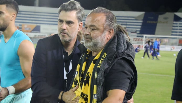 Ξέσπασε ο Ηλιόπουλος για τη νίκη της ΑΕΚ - Έσπασε τζάμι και κόπηκε (ΦΩΤΟ)