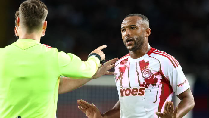 Αντίδραση από UEFA για τη διαιτησία στο Μπαρτσελόνα - Ολυμπιακός!