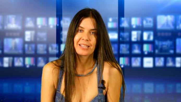 Κατερίνα Μουτσάτσου: Το sex symbol των ’90s έκλεισε τα 53 και παραμένει θεά