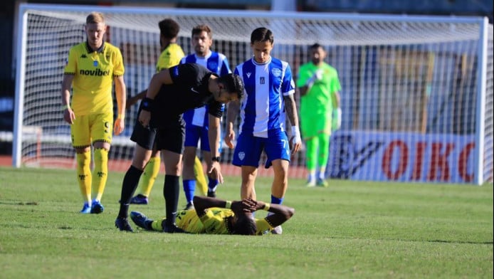 Σοκ με βασικό του Άρη - Αποχώρησε τραυματίας με δάκρυα στα μάτια