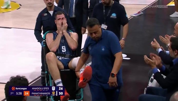 ΣΟΚ για Παπαγιάννη! Έφυγε κλαίγοντας με φορείο, δείτε πώς χτύπησε (ΒΙΝΤΕΟ)