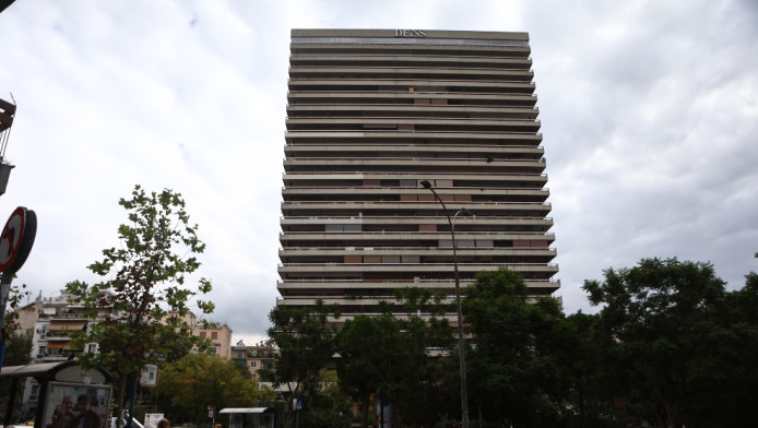Τραγωδία: Άνδρας έπεσε από τον Πύργο "Απόλλων" και σκοτώθηκε (ΒΙΝΤΕΟ)