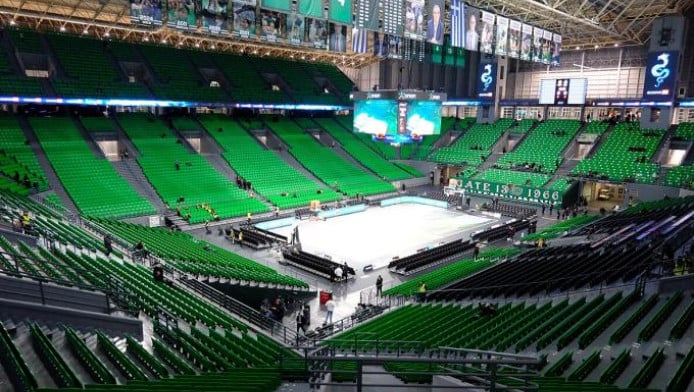 Αγνώριστο το Telekom Center! Έγινε γήπεδο τένις