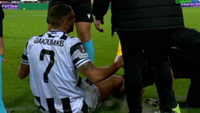 Σκληρό φάουλ σε Γιακουμάκη και κόκκινη από το 6' η Γιούνγκ Μπόις (Vid)