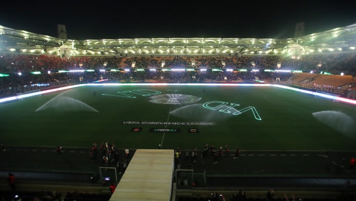 Τσουχτερά πρόστιμα από UEFA στην ΑΕΚ για τα λέιζερ