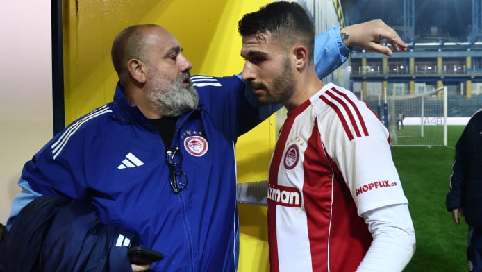 Δύο παίκτες του Ολυμπιακού... κάτω από τη βάση - Έκπληξη με Καλογερόπουλο