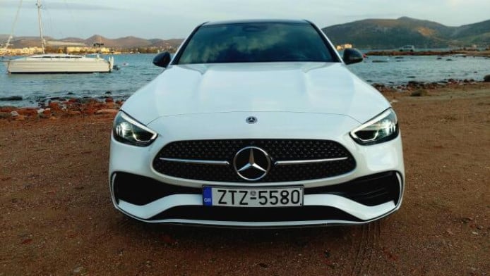 Δοκιμάζουμε τη νέα Mercedes C400e 4MATIC