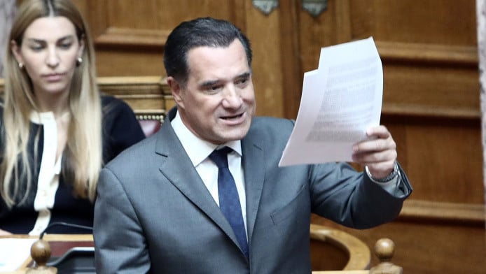 Επική τούρτα γενεθλίων Άδωνι Γεωργιάδη με πανοπλία και εμβόλιο! (ΦΩΤΟ)