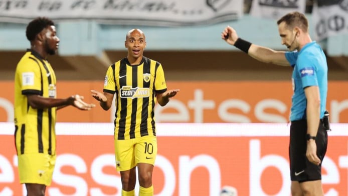 Κέτσε: "Σαν να κάνουν πλάκα με ΑΕΚ οι ρέφερι - Δεν βλέπω αντίδραση της ΠΑΕ"