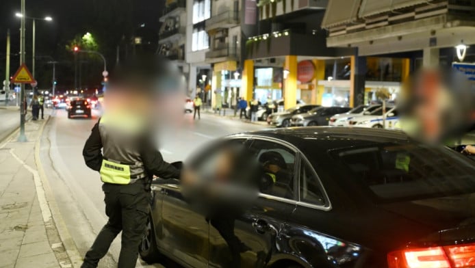 Δημοσιογράφος απείλησε αστυνομικούς σε αλκοτέστ - "Θα σας τελειώσω!"