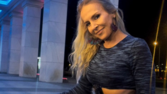 Η "Ξανθίππη" με μαύρη ολόσωμη φόρμα ξεσπά στα social! (ΦΩΤΟ)