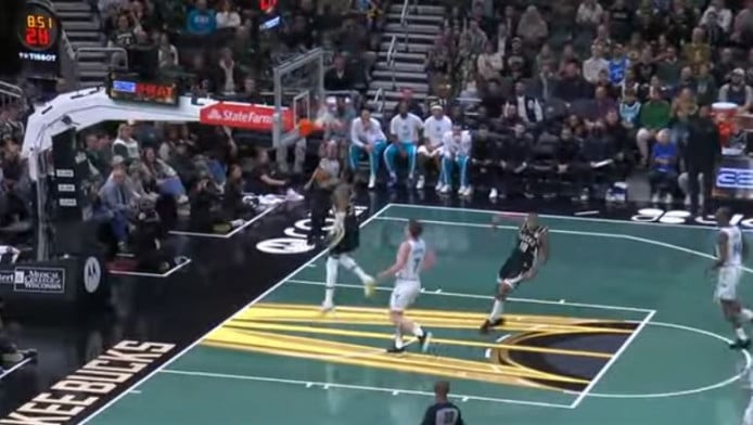 Η μυθική εμφάνιση του Γιάννη Αντετοκούνμπο σε βίντεο!