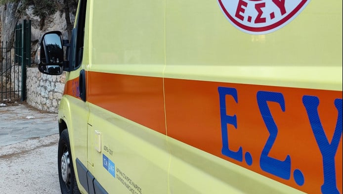 Άνδρας έπεσε από μπαλκόνι στο Ναύπλιο - Δίνει μάχη για τη ζωή του