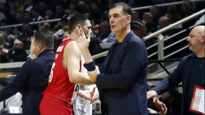 Απάντηση Μπαρτζώκα για ροτέισον - "Είμαστε δυνατοί όταν πασάρουμε"