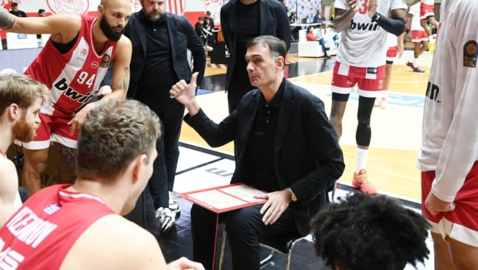 "Αυτός βάζει δύσκολα στον Μπαρτζώκα - Ο καλύτερος παίκτης του Ολυμπιακού"