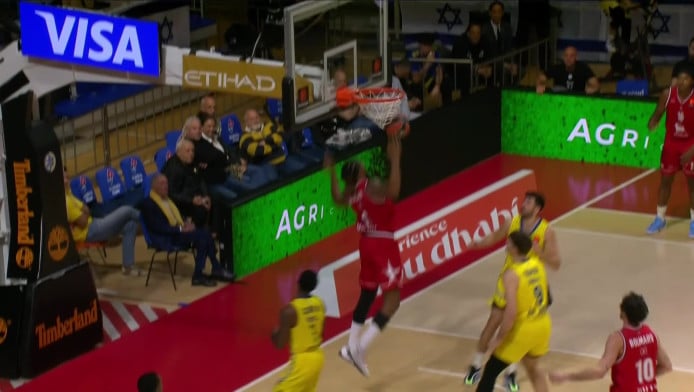 Τρομερή ασίστ του Σιλντς και κάρφωμα του Μπούκερ (ΒΙΝΤΕΟ)