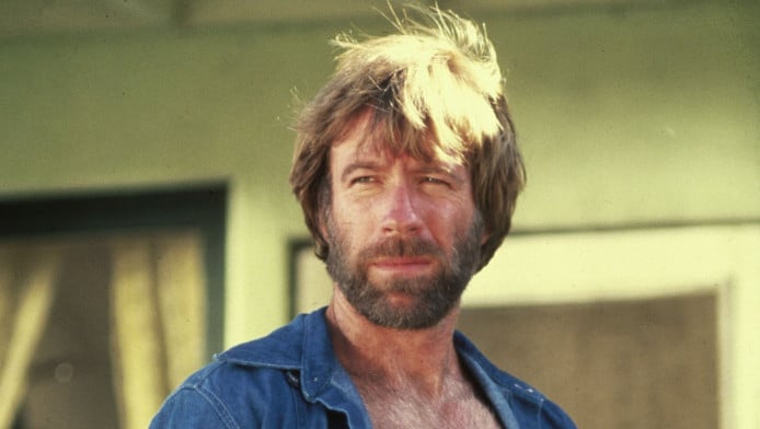 Ο Τσακ Νόρις τρομάζει και τον χρόνο - Δείτε πώς είναι σήμερα!