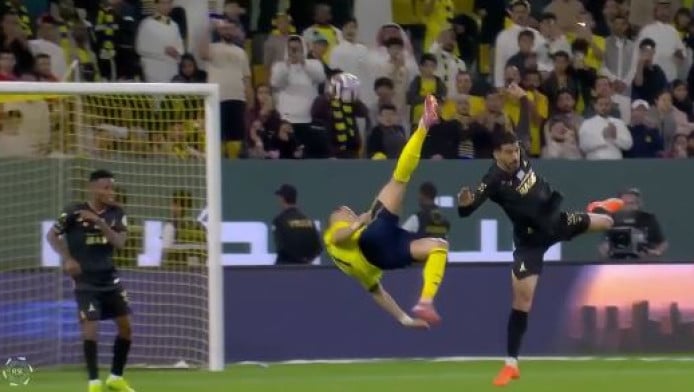 Ζήλεψε τον Γεντβάι ο Ρονάλντο - Ανάποδο ψαλιδάκι (BINTEO)