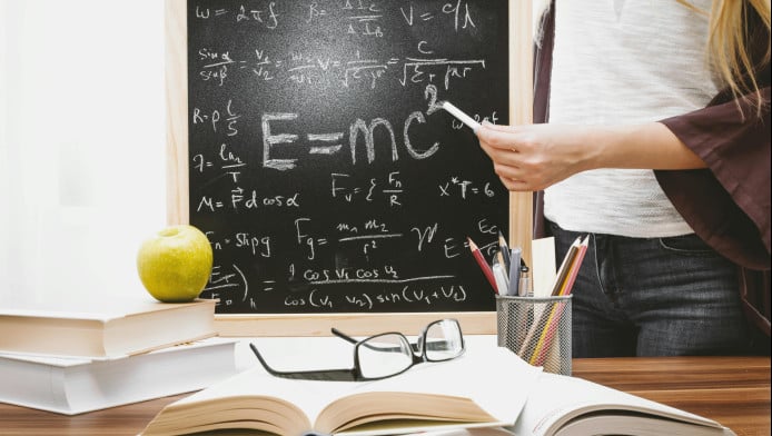 Εξοργιστικό βίντεο: Δασκάλα μαστιγώνει 22 φορές τον γιο της