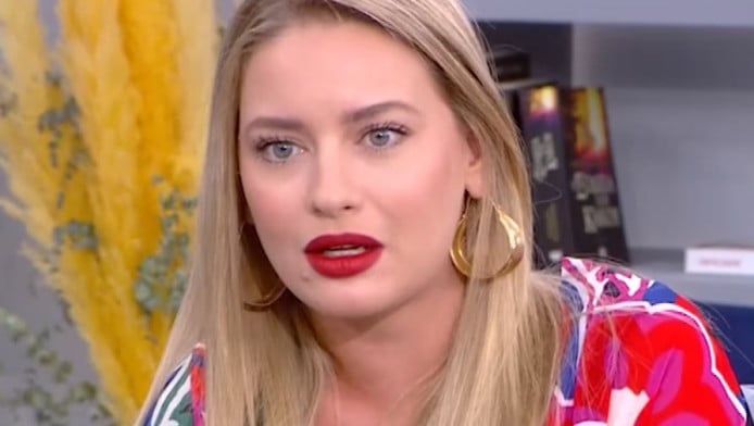 Τροχαίο ατύχημα για την Ντόρα Μακρυγιάννη - Οδηγός παραβίασε το stop