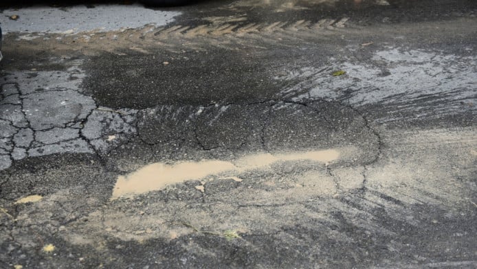 Σοκαριστικό τροχαίο στην Ευελπίδων: Ταξί συγκρούστηκε με βαν