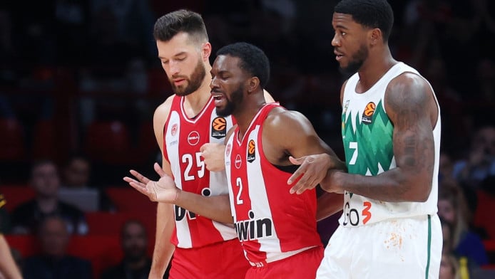 Στο νοσοκομείο για εξετάσεις ο Έβανς - Φόβοι για αχίλλειο