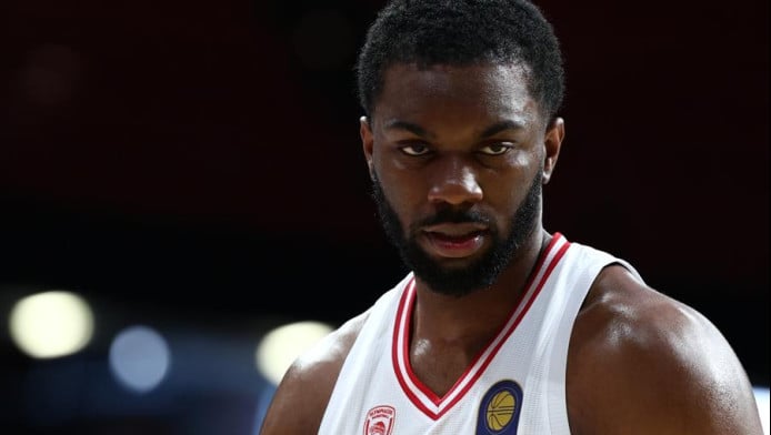 Αποθέωση Έβανς στα αποδυτήρια! Σύνθημα από Φουρνιέ (vid)