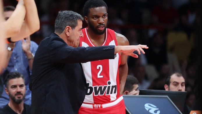 "Πάγωσε" και ο Γάλλος σπίκερ για Έβανς: "Δεν είναι δυνατόν" (ΒΙΝΤΕΟ)